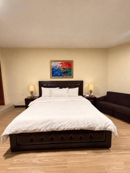 Rockcliff Resort - 4bedroom Apartment At Kashmir Point - 5 Min To Gpo - Pakistan