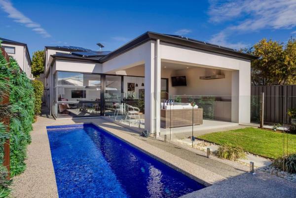 Belle Escapes - The Clovelly House, Luxury Coastal Retreat - Glenelg