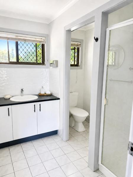 Private Boutique Lakefront Cabin The Hidden Cove - Hervey Bay