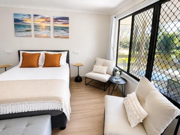 Private Boutique Lakefront Cabin The Hidden Cove - Hervey Bay