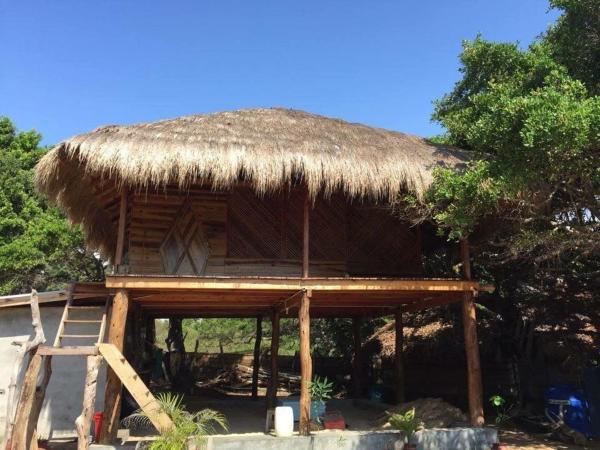 Backside Surf & Yoga Retreat - エル・ニド
