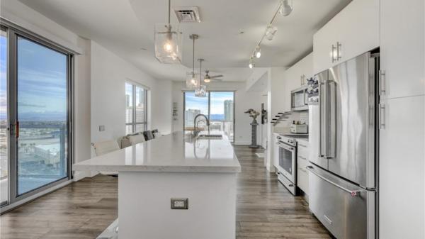 Three Bedroom High Rise With Panoramic City Views - Las Vegas, NV