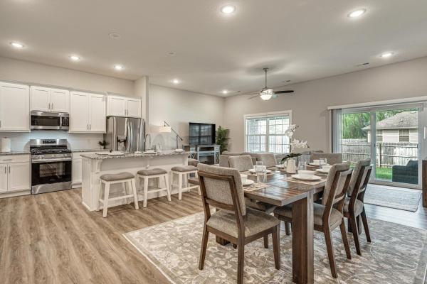 Charming Ozark Abode W/ Yard & Pool Access - Ozark, MO