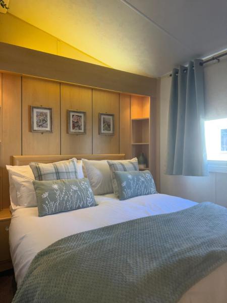 Marine Getaways Caravan Hire The Willerby X - Rhyl