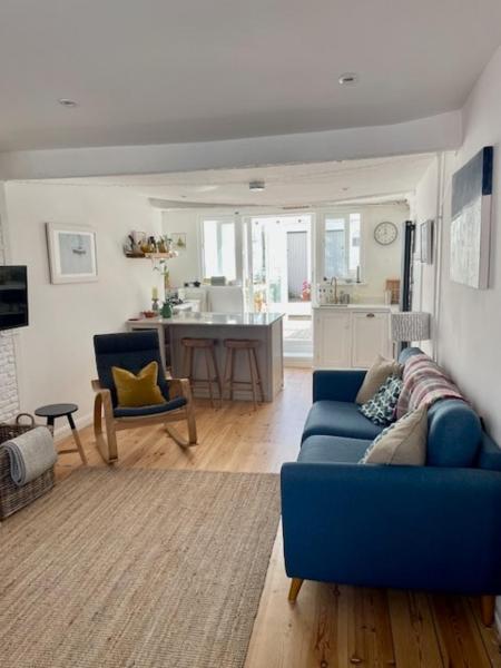 Stylish Townhouse-3 Bed, Sleeps 5 - Pretty Garden - Topsham