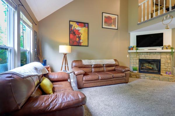 Walkable Overland Park Townhome W/ Patio - Kansas City, MO