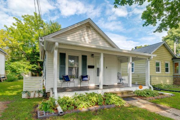 Cozy 3-bedroom Home Close To Isu & Iwu, Sleeps 6 - Miller Park Zoo, Bloomington