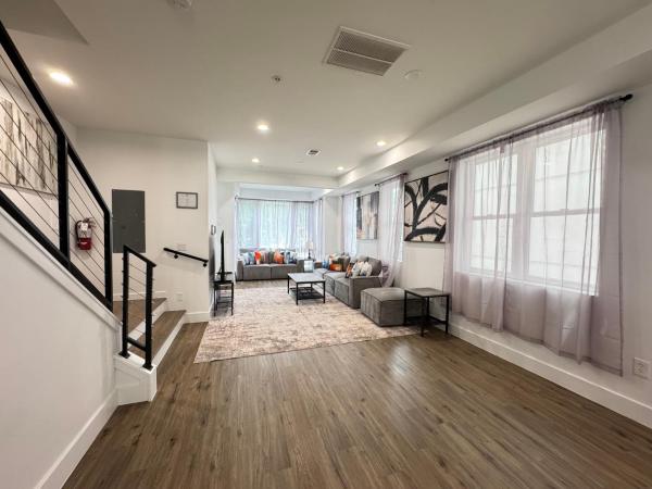 New Lux House 4br With Parking Near Downtown - Washington, D.C., DC