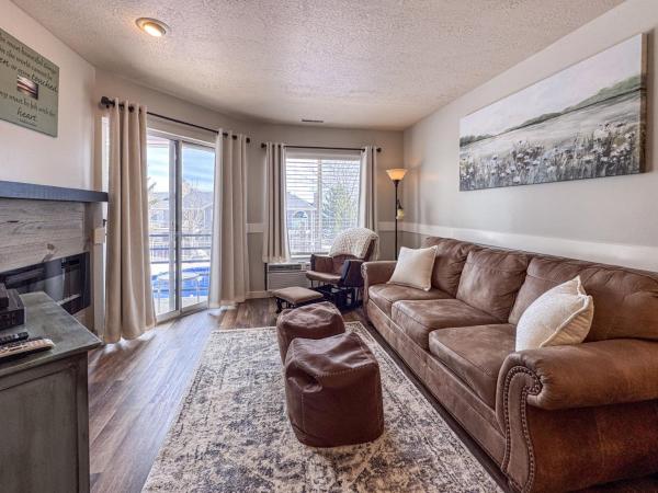 Beautiful Inn Building Updated Condo 211 - Bear Lake State Park, St Charles