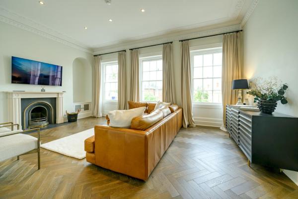 Elegant Georgian Townhouse To Sleep 8 Town Centre - Pass The Keys - Shrewsbury