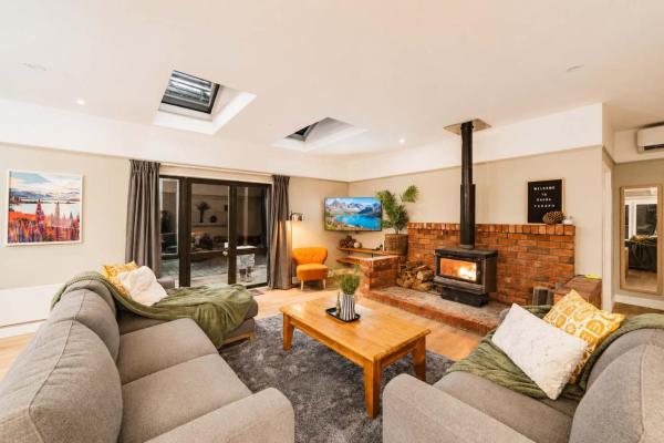Galaxy 3br Modern Home With Fireplace Outdoor Spa - Lake Tekapo