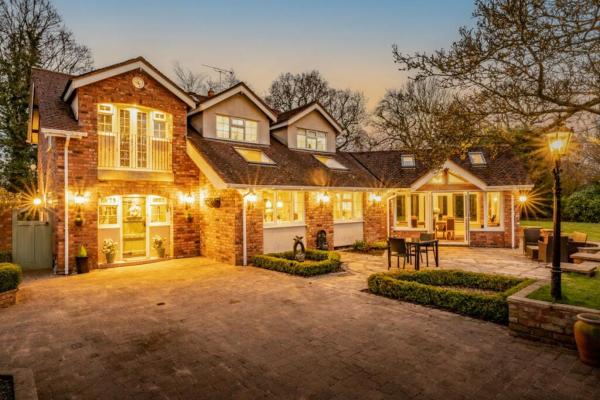 Witsend Cottage - A Beautiful Rural Farmhouse - Northwich
