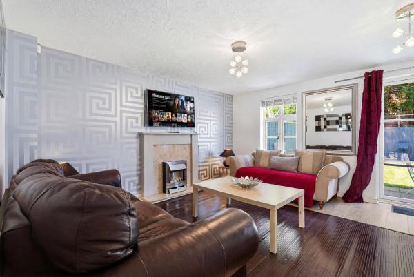 Modern 3br Retreat|garden & Parking - Solihull