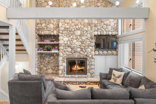 Okemo Family Haven Hot Tub & Stunning Views - Ludlow, VT