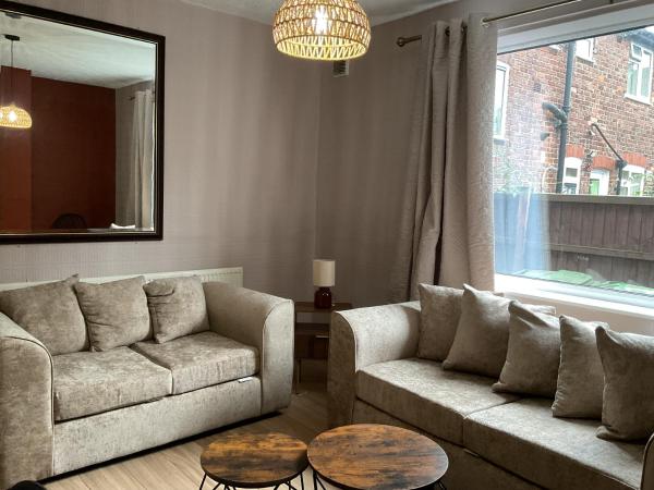 Stylish 4-bedroom Home In Old Trafford, Manchester Easy Access For For Guests With Disabilities - オルトリナム