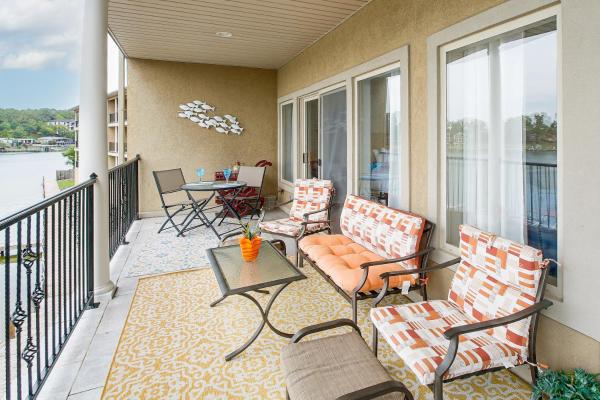 Lakefront, Pool & Dock Access! Hot Springs Gem - Hot Springs, AR