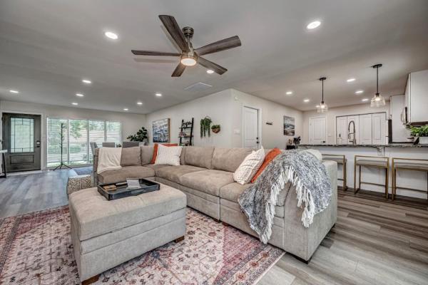 Modern Retreat In The Heart Of Tulsa With Garage - Tulsa, OK