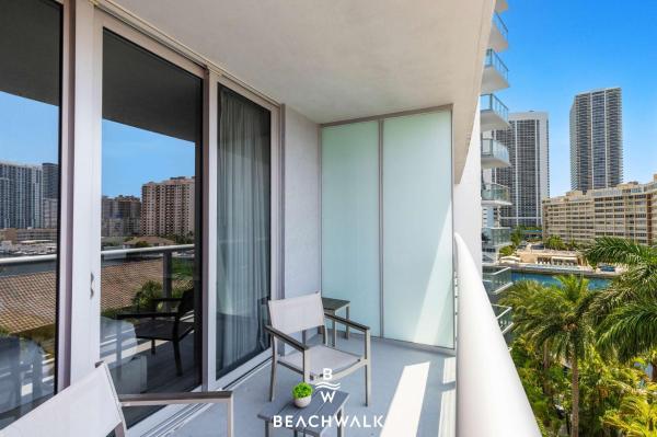 Beachwalk Studio Intercoastal Balcony - Hallandale Beach, FL