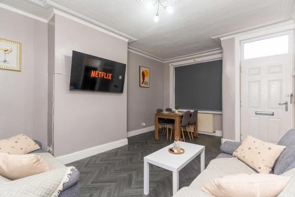 Sutherland House - 2 Bed House - Sleeps 5 - Leeds
