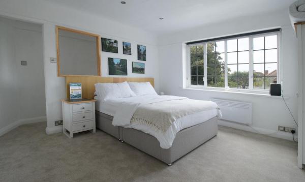 One-bedroom Flat In Cheam Village - Surbiton