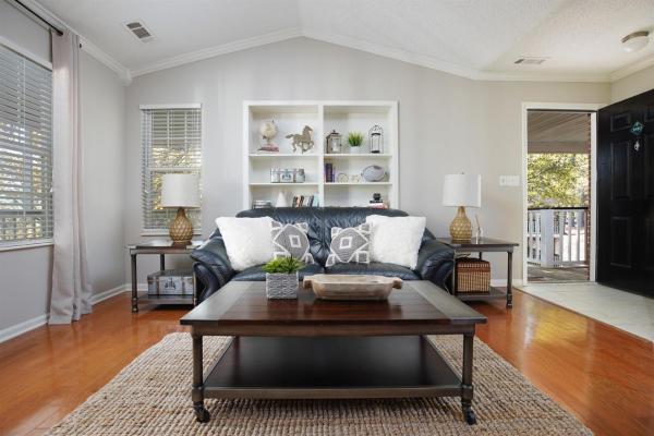 Morning Sun Escape- 3 Bedrooms, King Beds, Balcony - Leeds, AL