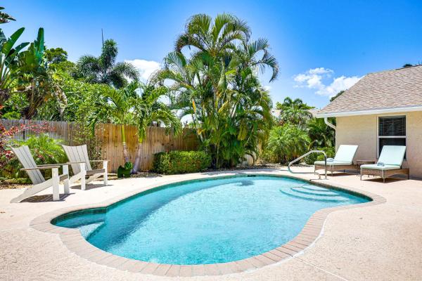 Poolside Oasis! Family Home 4 Mi To Delray Beach - Delray Beach, FL