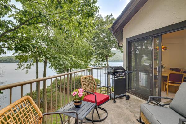 Lake Days, Pool Vibes! Family Retreat In Poconos - Lake Harmony, PA