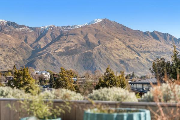 Architecturally Designed - Wanaka Holiday Home - Wanaka