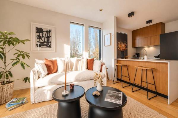 Chic And Contemporary Living At Cambridge Terrace - Christchurch