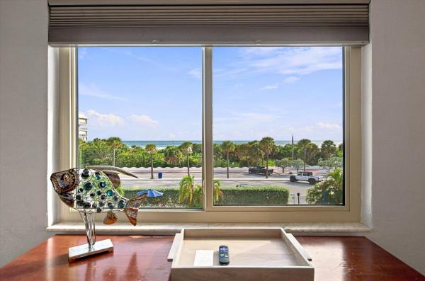 Steps To St Pete Beach - 2br With Heated Pool - St. Petersburg