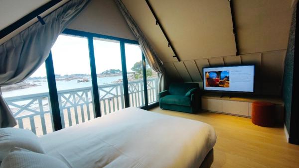 Logis Hôtel Saint Guirec Et De La Plage - Louannec