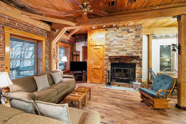 Village Condo With Fireplace 5 Min To Okemo - Ludlow, VT