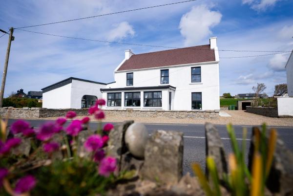 Harbour View - Sleeps 26 Guests - Clare County
