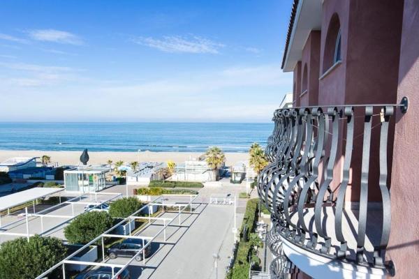 Hotel Trevi Riccione, In Centro Sul Mare Con Cucina - Riccione