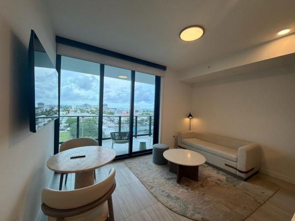 Modern 1br Oasis - Rooftop Pool & Gym - Miami Beach, FL
