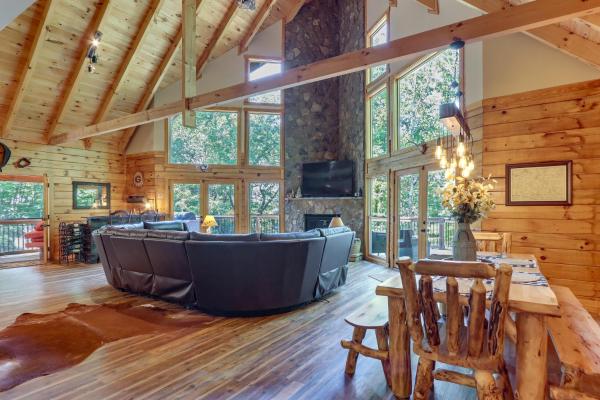Dahlonega Wine Country Cabin W/ Hot Tub! - Dahlonega, GA