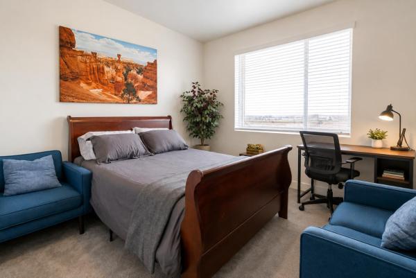 Cozy Queen Room With Shared Bath, Kitchen, Living Room, Laundry - ユタ州