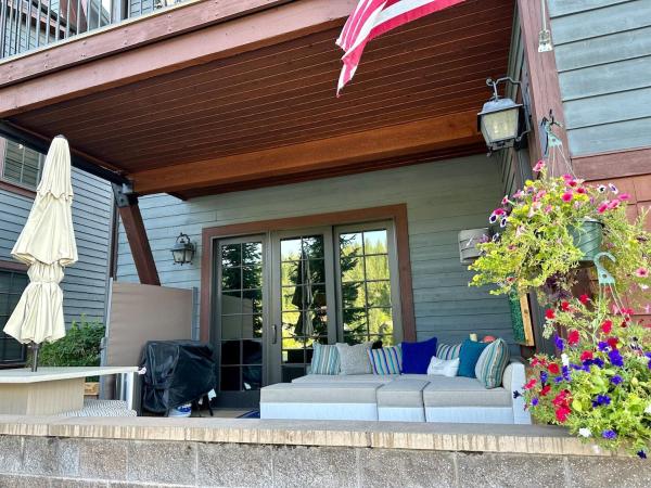 Villa On The River With Garage And 2 King Beds - Coeur d'Alene, ID
