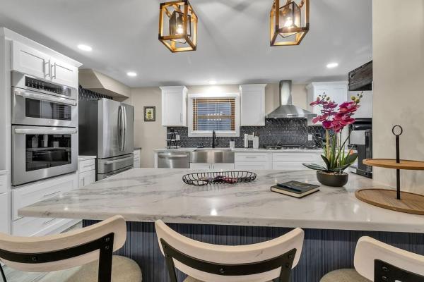 Como Lake Park Retreat L Hot Tub L Designer Home - ランカスター, NY