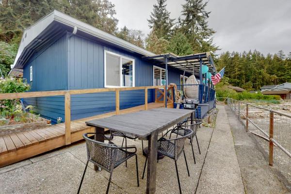 Stunning Soundfront Home In Coupeville With Private Beach Access And Fire Pit - Port Townsend, WA