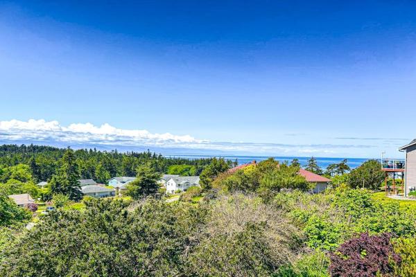 Ocean View Home With Outdoor Living Space Laundry And Balcony - Port Townsend, WA