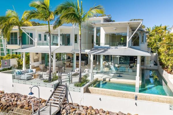 Iluka, Luxurious Riverfront Retreat - Noosa Heads