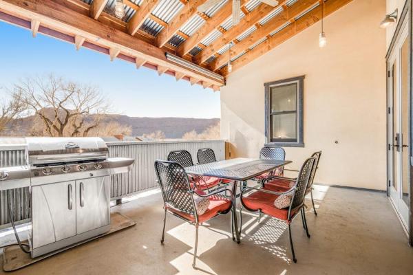 Moab Springs Ranch 3br Condo With Pool And Views - Moab, UT