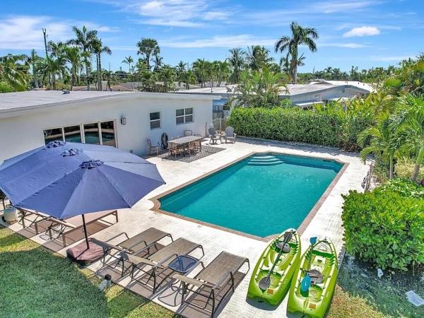 Hideaway On The Lake-a Waterfront Escape - Palm Beach, FL