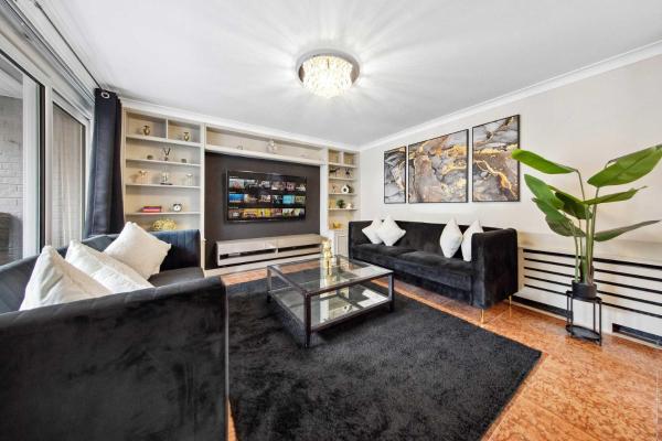 Luxury Knightsbridge Family Hideaway 4br For 11 With Balcony, Patio & Gated Parking Access - Bloomsbury