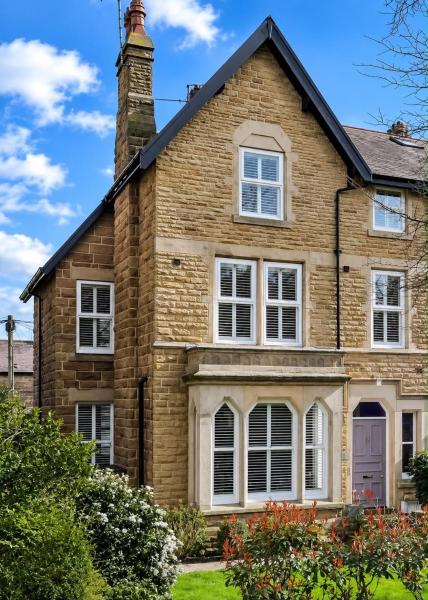 Spacious And Central 3br Duplex With Free Street Parking - Knaresborough