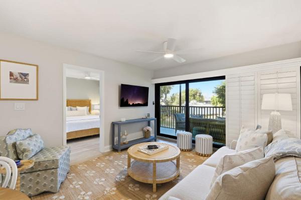 Corner Unit With Lake And Fountain Views - Naples, FL