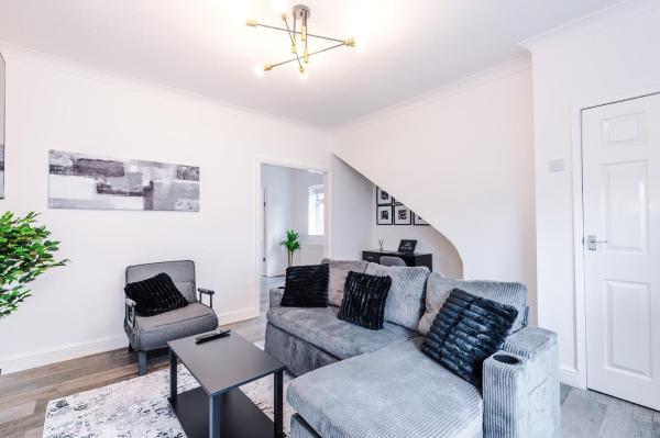 The Perfect Leigh Stay | 3 Bed House - Bolton