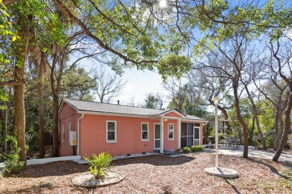 207 W Cooper Coral Cassita Central Location - Folly Beach