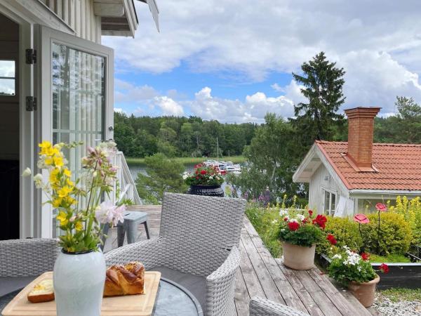 Lakeside Cabin With Panoramic Views - Gustavsberg